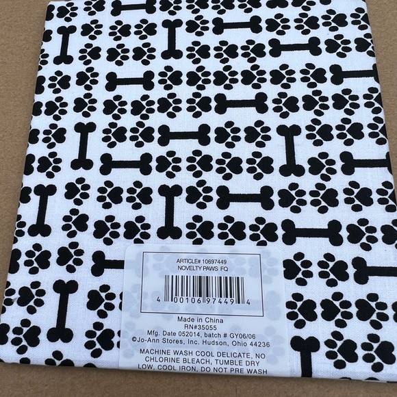 FAT QUARTER dog bone fabric cotton print puppy paw print - Picture 2 of 2